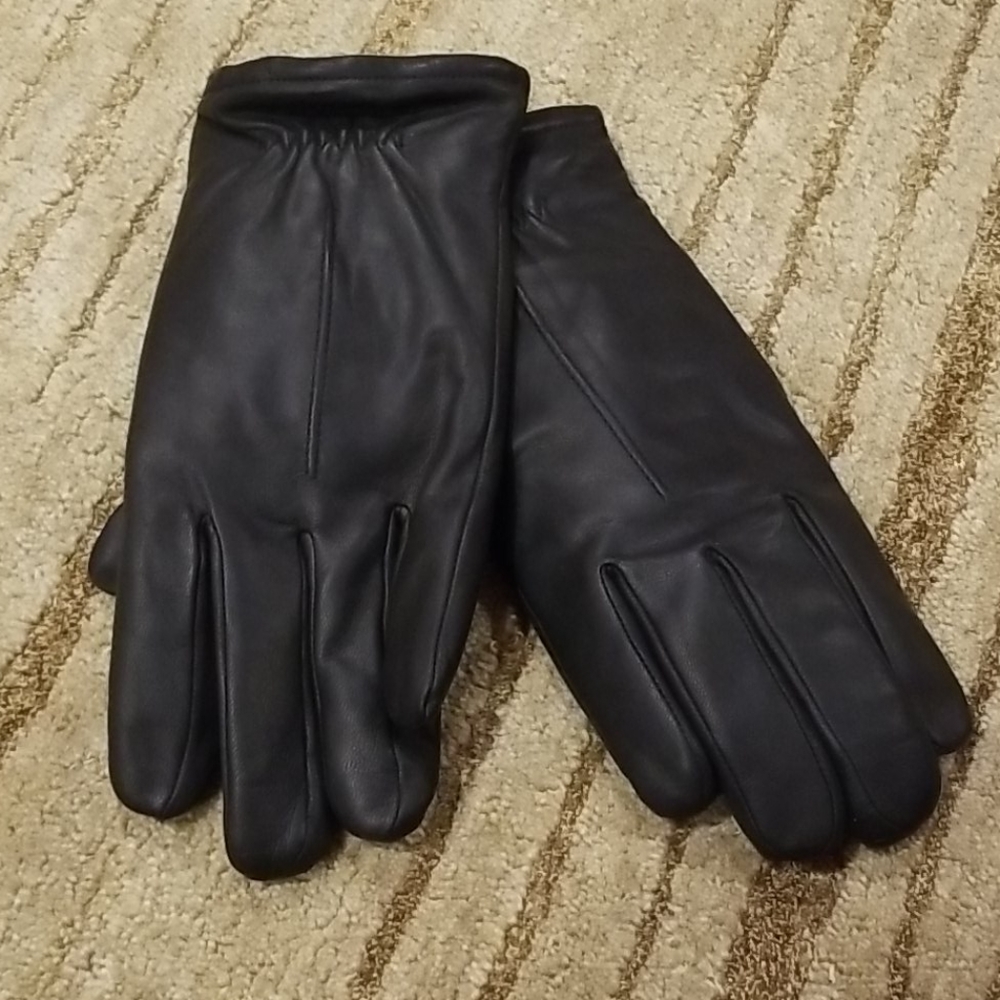Mens black gloves. Genuine leather on outside new!